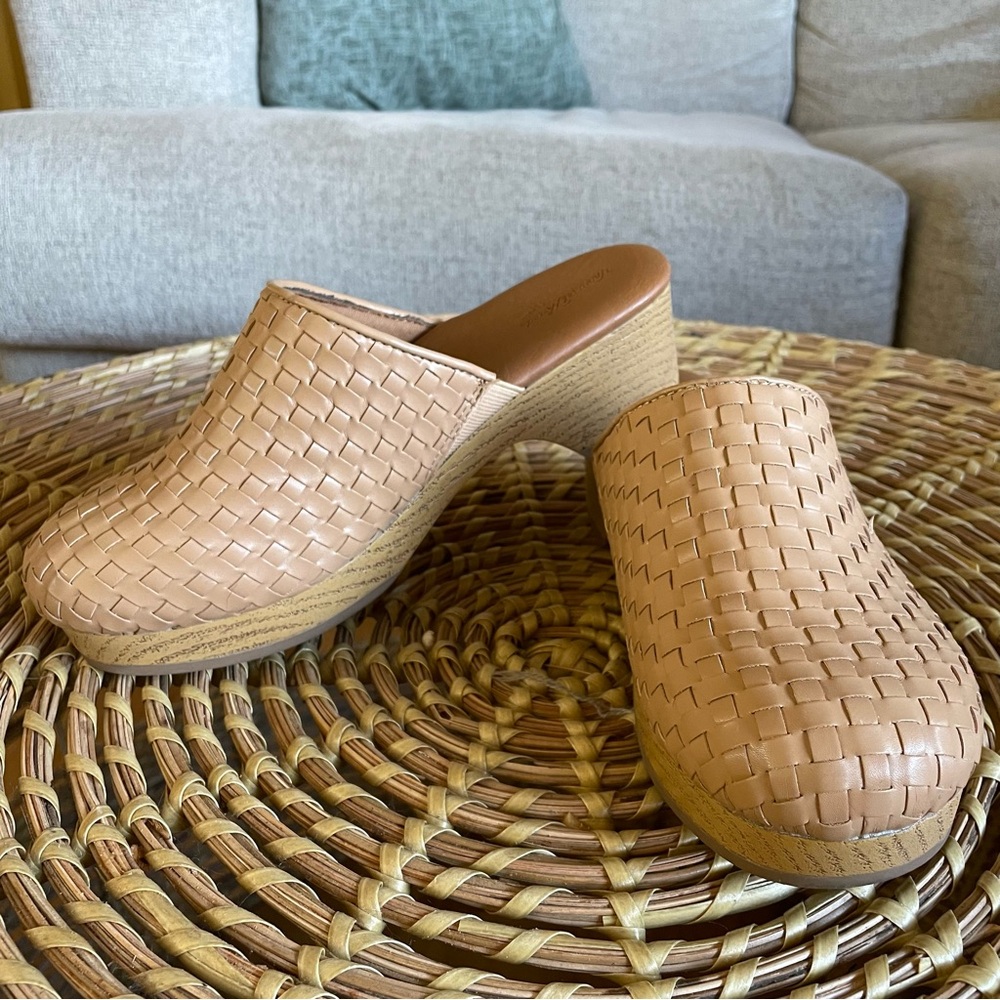 Universal Threads Magnolia Heel/Wedge Clog Sz-6 1/2